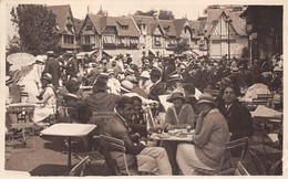 14-DEAUVILLE- 2 CARTES PHOTOS- PLACE DU MARCHE DE DEAUVILLE TERRASSE D'UN CAFE - Deauville