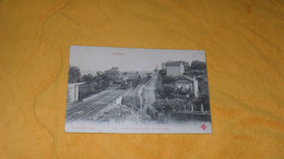 Delcampe - CARTE POSTALE ANCIENNE CIRCULEE DE 1906../ SURESNES.- LA RUE DES RADIGUELLES VUE ARTISTIQUE..CACHETS + TIMBRE - Suresnes
