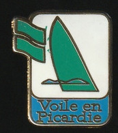 75302-Pin's.Voile En Picardie.Voilier.Bateau.numéroté 63 - Sailing, Yachting