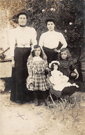 CARTE-PHOTO- POUPEE ET ENFANTS - Spielzeug & Spiele