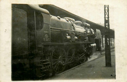 Delcampe - Chemin De Fer * Carte Photo * Train Locomotive Machine LA CHAPELLE * En Gare * Station - Stations With Trains