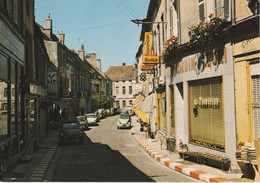 Delcampe - 21 - SAULIEU - La Rue Du Marché - Saulieu