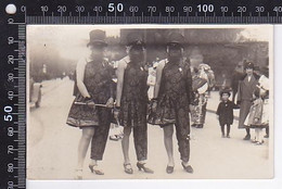 Delcampe - CPA FASHION, PARADE, PEOPLE IN VINTAGE CLOTHES - Mode