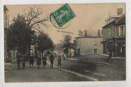 Delcampe - La Machine (58) : La Grande Rue En 1908 (animé) PF. - La Machine