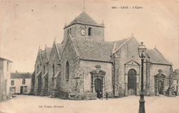 LEGÉ - Devant L'ÉGLISE - Legé