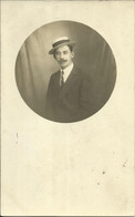 Delcampe - Portrait D'un Jeune Homme , Carte Photo De L'Atelier G. Hoopmann - Männer