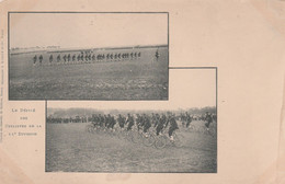 Delcampe - CPA Le Défilé Des Cyclistes De La 11° Division Vélo Bicyclette Cycling Soldat Militaire Militaria - Manöver