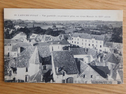 Delcampe - 86 - VIENNE LA ROCHE POSAY Vue Partielle Au Premier Plan Un Vieux Manoir Du XIVe Siecle - La Roche Posay