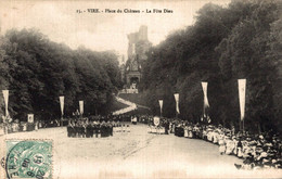 Delcampe - I1909 - VIRE - D14 - Place Du Château - La Fête Dieu - Vire