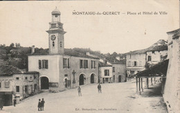 CPA (82 Tarn Et Garonne)  Montaigu De Quercy Place Et Hôtel De Ville Animée - Montaigu De Quercy