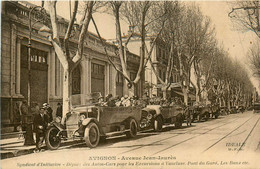 Avignon * Avenue Jean Jaurès * Le Syndicat D'initiative * Départ Des Autos Cars Pour Les Excursions à Vaucluse , Autobus - Avignon