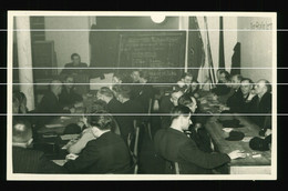Delcampe - Orig. Foto 1952 Zwickau Volkshochschule Innen, Lehrgang Für Volltuchfabrik Crimmitschau, Stalin Propaganda - Zwickau