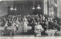 Delcampe - ARRAS/COLLEGE DE JEUNES FILLES D'ARRAS/LE REFECTOIRE/BELLE ANIMATION/JEUNES FILLES A TABLE - Arras