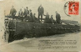 Montreuil Bellay * La Catastrophe Ferroviaire * 23 Novembre 1911 * Les Survivants Sur Leur épave - Montreuil Bellay