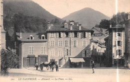 Delcampe - ALLEVARD-les-BAINS (Isère) - La Place - Attelage De Cheval, Hôtel Véry - Allevard