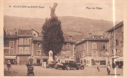 Delcampe - ALLEVARD-les-BAINS (Isère) - Place De L'Eglise - Pharmacie Lestra, Automobiles, Maison Alpine, Café & Hôtel De La Poste - Allevard