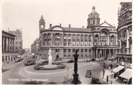 A18264 - BIRMINGHAM VICTORIA SQUARE VINTAGE CAR POSTCARD USED 1951 STAMP QUEEN ELIZABETH OF ENGLAND STAMP SENT TO ZURICH - Birmingham