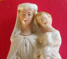 Statuette Vierge à L'enfant. Faïence Marquée 12. Hauteur 15 Cm - Art Religieux