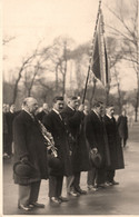 Caen * Carte Photo * Céemonie Militaire * Le Porte Fanion Au Monument Des Morts * Photo DELASSALE - Caen