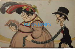192750 ART ARTE HUMOR THE MAN SUBMITTED WITH CHAINS BY THE WOMAN SPOTTED  POSTAL POSTCARD - Non Classés