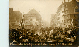 Strasbourg * Carte Photo * Militaria * Entrée Des Soldats Français Dans La Ville Le 22 Novembre 1918 * Défilé De Troupes - Strasbourg