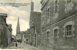 Châteaubriant * Rue Et Faubourg De Couëré * Le Clocher St Nicolas Et L'hospice - Châteaubriant