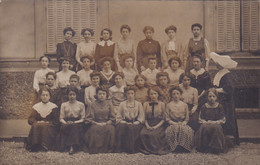 Delcampe - Religieuse - Cornette Coiffe Religieuse- Carte Postale Photographique De Classe - Schulen
