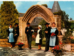 Châteaubriant * Le Cercle Celtique De La Commune Et Du Pays De La Mée * Coiffes Costumes - Châteaubriant