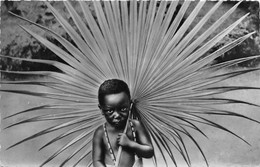 Delcampe - COTE D'IVOIRE - Missions Africaines De Lyon - Parasol Original En Côte D'Ivoire - Enfant - CPSM - Elfenbeinküste