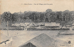 Delcampe - COTE D'IVOIRE - Vue Du Village, Près D'un Poste - Elfenbeinküste