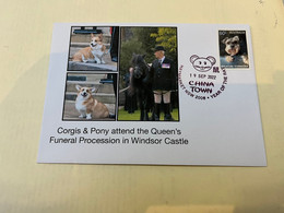 (1 K 52) Queen Elizabeth II - Monday 19 September 2022 - Royal Corgis & Pony At Windsor Castle For Funeral - Royalties, Royals