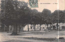 Les AVENIERES (Isère) - La Place - Fontaine - Les Avenières