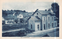 Les AVENIERES (Isère) - La Gare Et Le Coteau - Les Avenières