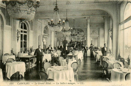 Cabourg * La Salle à Manger Du Grand Hôtel * Les Serveurs - Cabourg