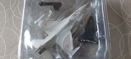 F-16 Falcon Diecast Model 1:126 - Avions & Hélicoptères