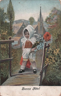 CPA Illustration D'un Enfant Avec Une Capuche Blanche Et Des Fleurs En Mains - Bonne Fete - Children's Drawings