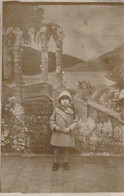 CPA - Enfants - PHOTOGRAPHIE D'une Petite Fille Avec Un Chapeau Et Un Manteau - Portraits