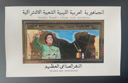 Libye Libya 1984 Mi. Bl. 83 Gold Doré S/S Kadhafi Gaddafi Great Man River Builder - Libya