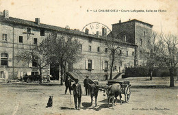 La Chaise Dieu * Cours Lafayette , Salle De L'Echo * Attelage Boeufs * Villageois - La Chaise Dieu