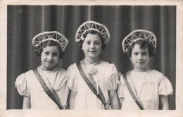 CPA - Photographie - Petite Fille Avec Des Diademes Fabriqués - Jeannine Pierron 1939 - Photographs