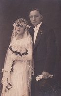 A18456 - VINTAGE WEDDING PORTRAIT WEDDING DRESS BOUQUET POST CARD USED 1925 - Marriages