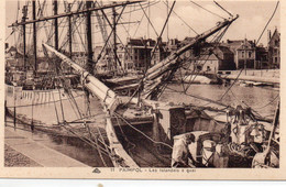 Paimpol Le Port Les Islandais à Quai Bateaux - Paimpol