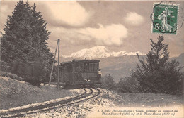 73-AIX-LES-BAINS- TRAIN ARRIVANT AU SOMMET DU MONT-REVARD ET LE MONT-BLANC - Aix Les Bains