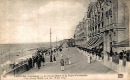 N°96476 -cpa Cabourg -le Grand Hôtel- - Cabourg