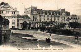 N°96477 -cpa Cabourg -le Casino Et Les Jardins Du Grnd Hôtel- - Cabourg