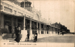 N°96497 -cpa Cabourg -la Terrasse Du Kursaal- - Cabourg