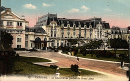 N°96518 -cpa Cabourg -le Casino Et Les Jardins Du Grand Hôtel- - Cabourg