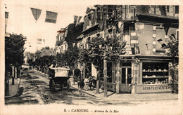 N°96522 -cpa Cabourg -avenue De La Mer - Cabourg