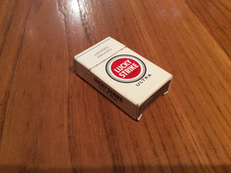 Boîte D'allumettes SEITA Format Paquet Cigarettes Mini "LUCKY STRIKE ULTRA" - Boites D'allumettes