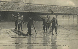 Paris Inondations De Janvier 19100 Boulevard De Bercy Travaux De Sauvetage Des Pompiers Dirigeant Leurs Radeaux  RV - Inondations De 1910